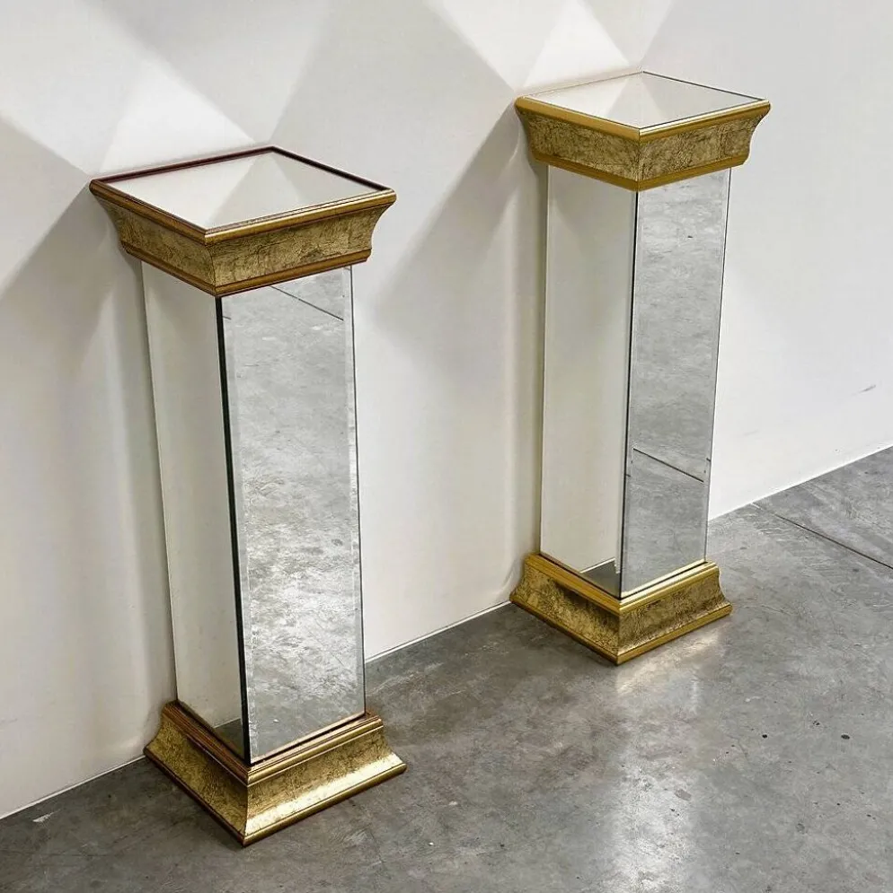 Paire de piédestaux / socles miroir Deknudt en finition dorée, Belgique, années 1980.