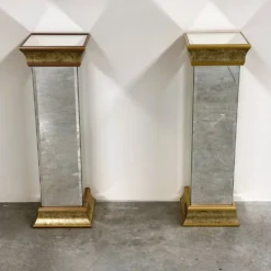 Paire de piédestaux / socles miroir Deknudt en finition dorée, Belgique, années 1980.