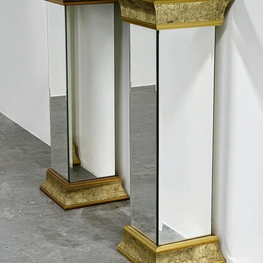 Paire de piédestaux / socles miroir Deknudt en finition dorée, Belgique, années 1980.