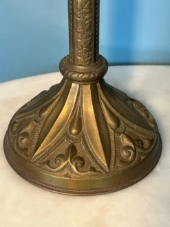 Paire de pique-cierges néo-gothiques en bronze