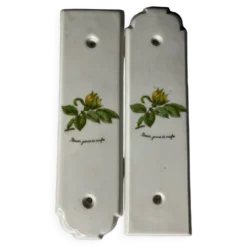 Paire de plaques de propreté porcelaine de Paris