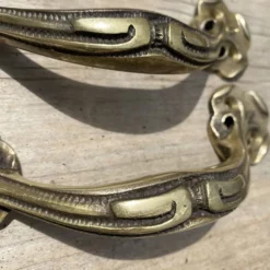 Paire de poignées anciennes Art nouveau en laiton