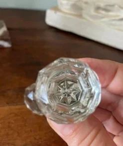 Paire de poignées anciennes en cristal taillé en facettes