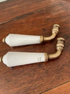 paire de poignées béquilles en porcelaine de Limoges UCDA et l