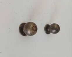 Paire de poignées de meuble anciennes en bronze