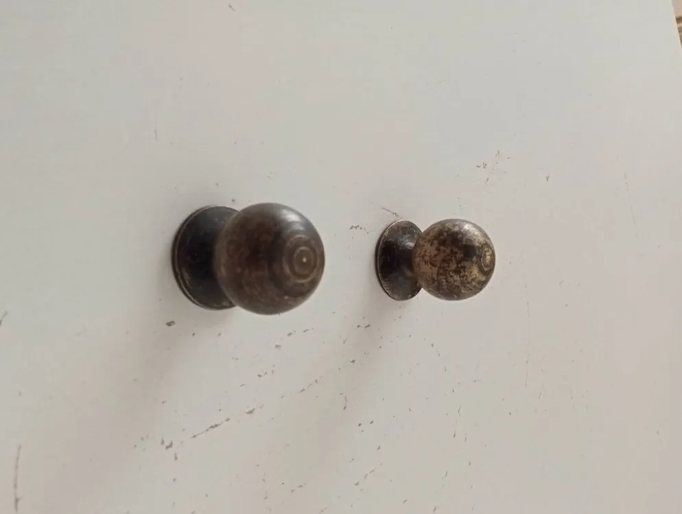 Paire de poignées de meuble anciennes en bronze