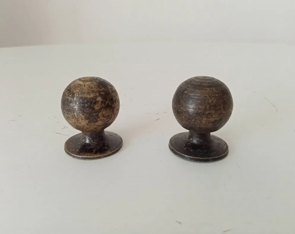 Paire de poignées de meuble anciennes en bronze
