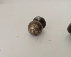 Paire de poignées de meuble anciennes en bronze