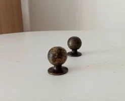 Paire de poignées de meuble anciennes en bronze