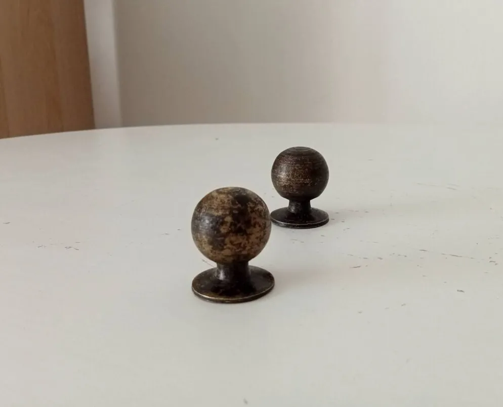 Paire de poignées de meuble anciennes en bronze