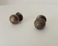 Paire de poignées de meuble anciennes en bronze
