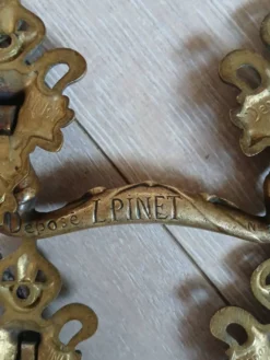 Paire de poignées en bronze L.Pinet