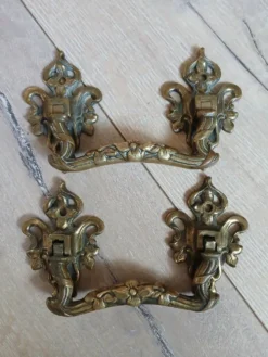 Paire de poignées en bronze L.Pinet
