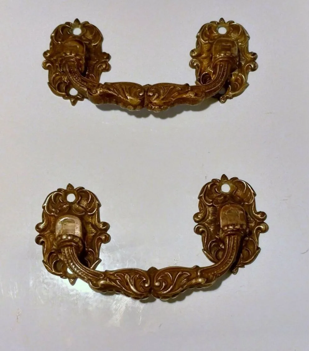Paire de poignées en bronze massif