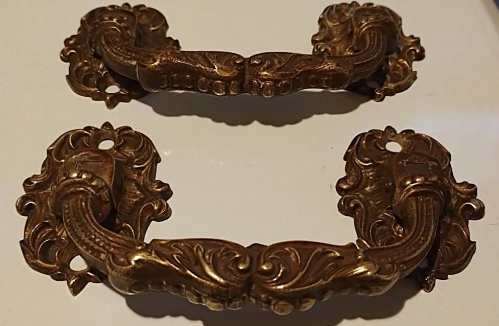 Paire de poignées en bronze massif