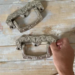 Paire de poignées tombantes métal argenté style art déco
