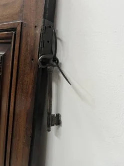 Paire de portes a deux panneaux en noyer massif XVIII siècle