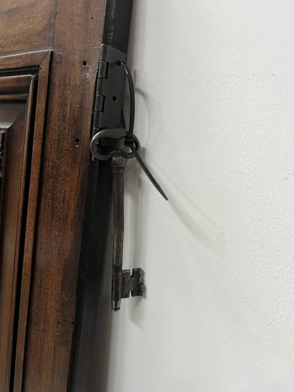 Paire de portes a deux panneaux en noyer massif XVIII siècle
