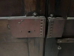 Paire de portes a deux panneaux en noyer massif XVIII siècle