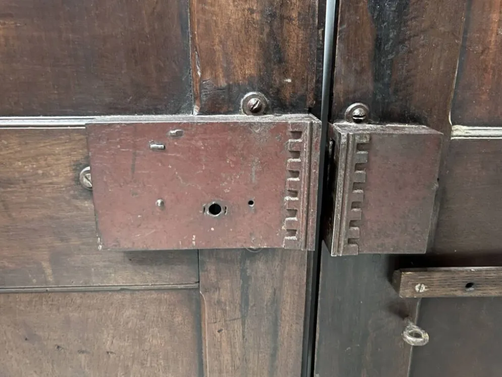 Paire de portes a deux panneaux en noyer massif XVIII siècle