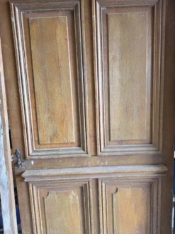 Paire de portes d'entrée en chêne massif, XIXe