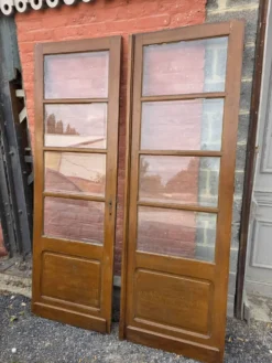 Paire de portes de séparation anciennes, verres biseautés