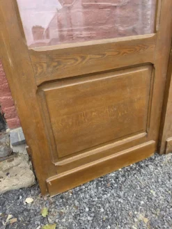 Paire de portes de séparation anciennes, verres biseautés