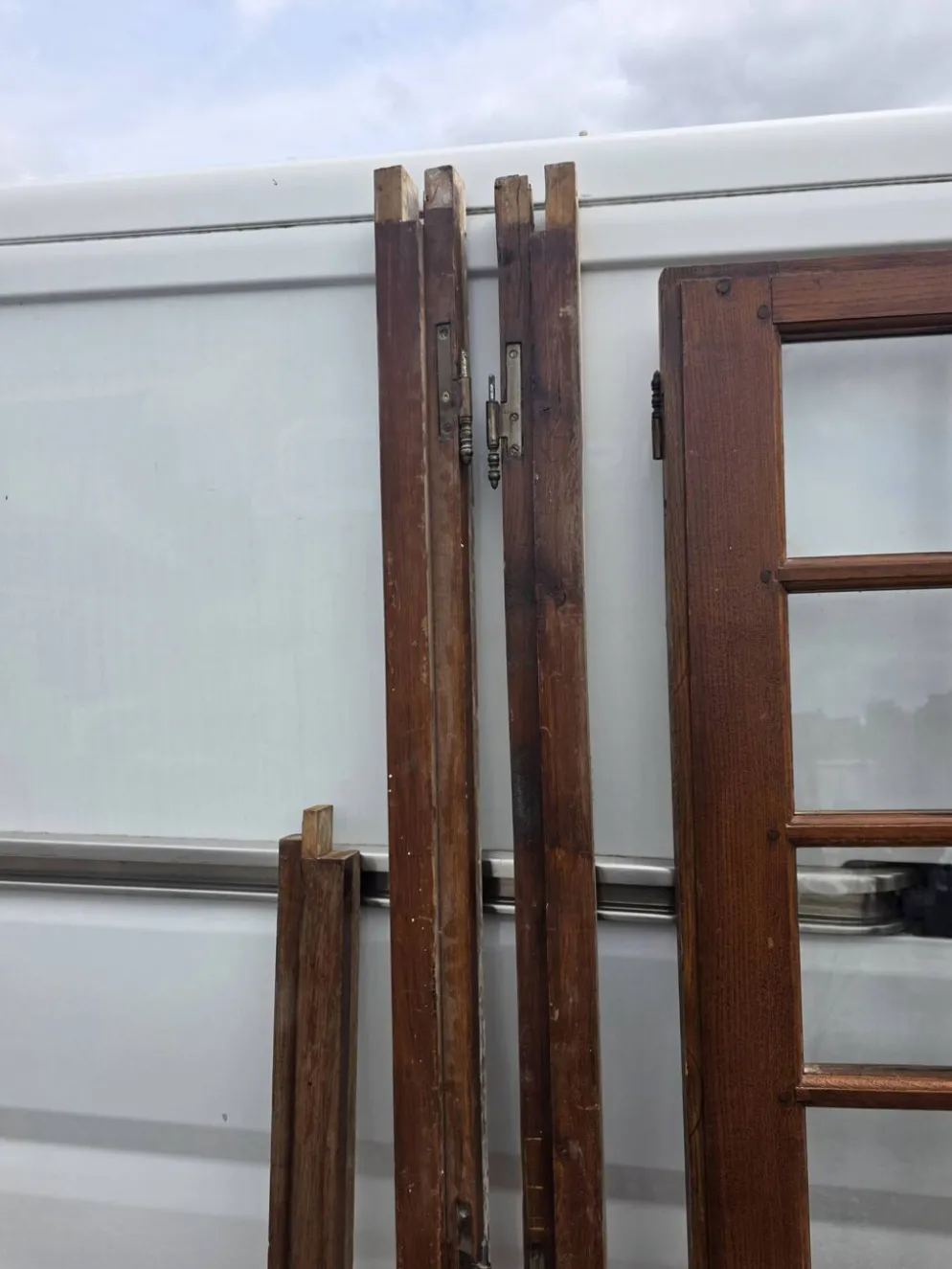 Paire de portes de séparation en chêne petits carreaux XXe