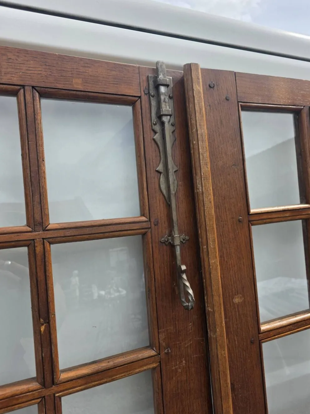 Paire de portes de séparation en chêne petits carreaux XXe