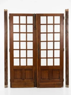 Paire de portes de séparation en chêne petits carreaux XXe