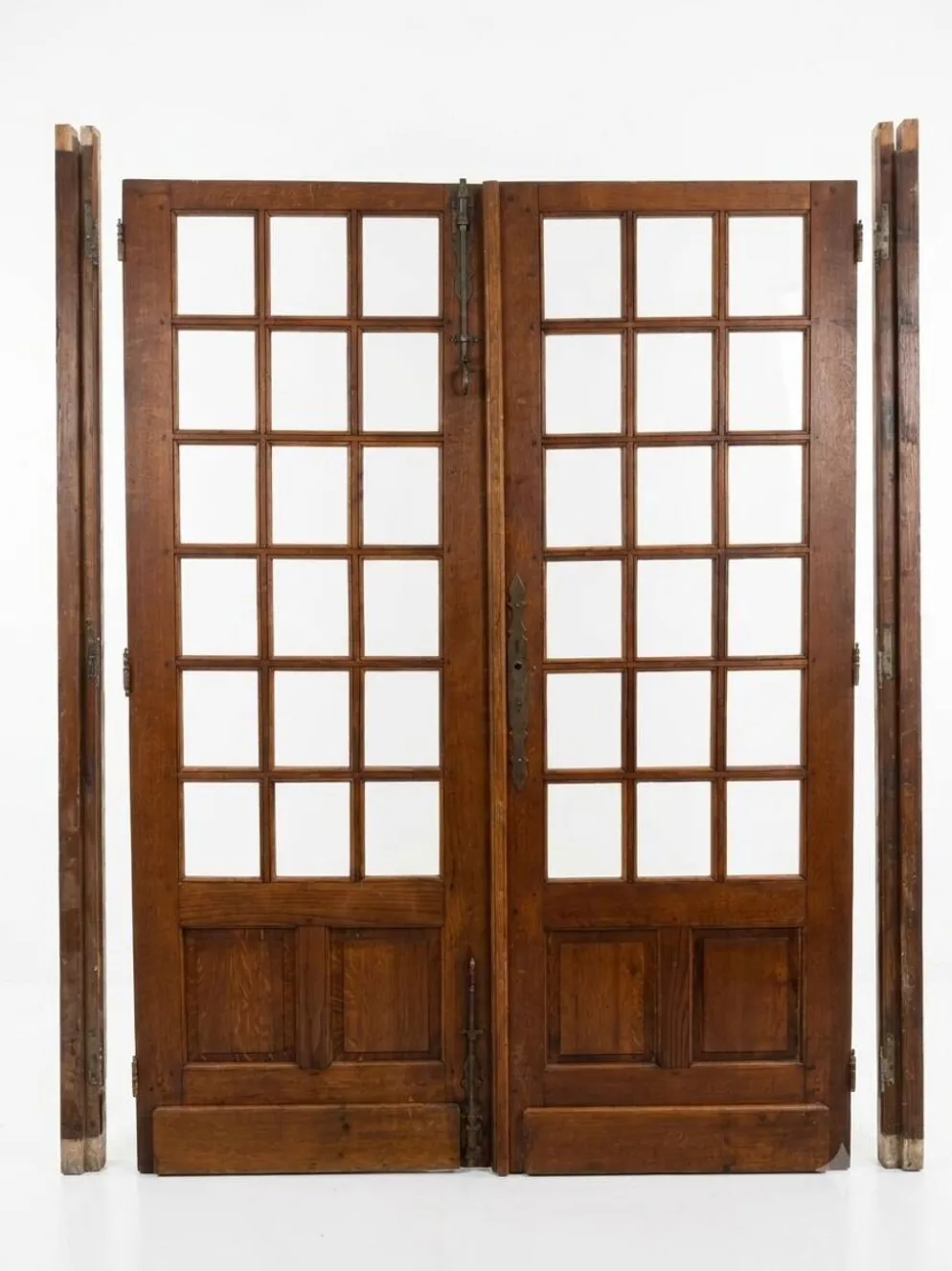 Paire de portes de séparation en chêne petits carreaux XXe