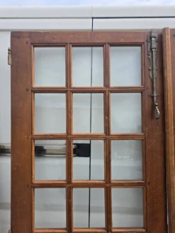 Paire de portes de séparation en chêne petits carreaux XXe