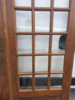 Paire de portes de séparation en chêne petits carreaux XXe