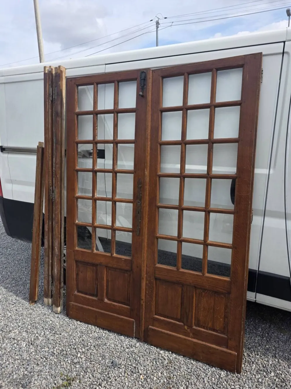 Paire de portes de séparation en chêne petits carreaux XXe