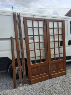 Paire de portes de séparation en chêne petits carreaux XXe