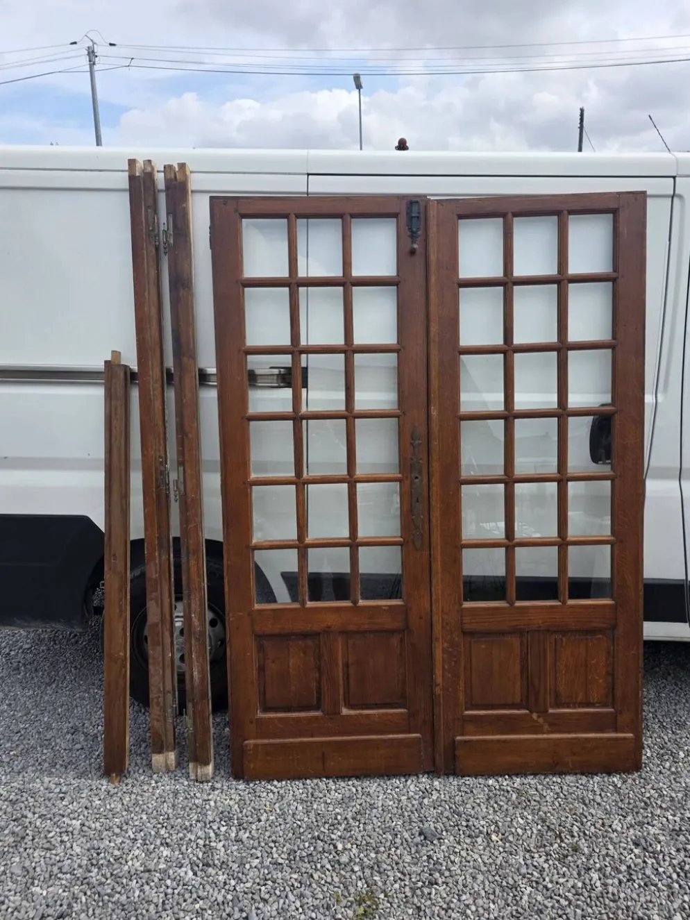 Paire de portes de séparation en chêne petits carreaux XXe