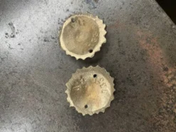 Paire de rosaces en laiton anciennes numérotées pour décoration meuble