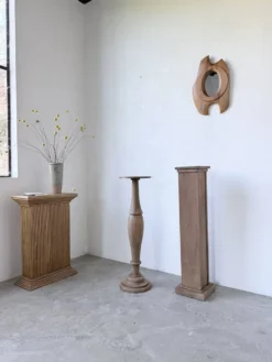 Paire de sellettes colonnes en bois 1950