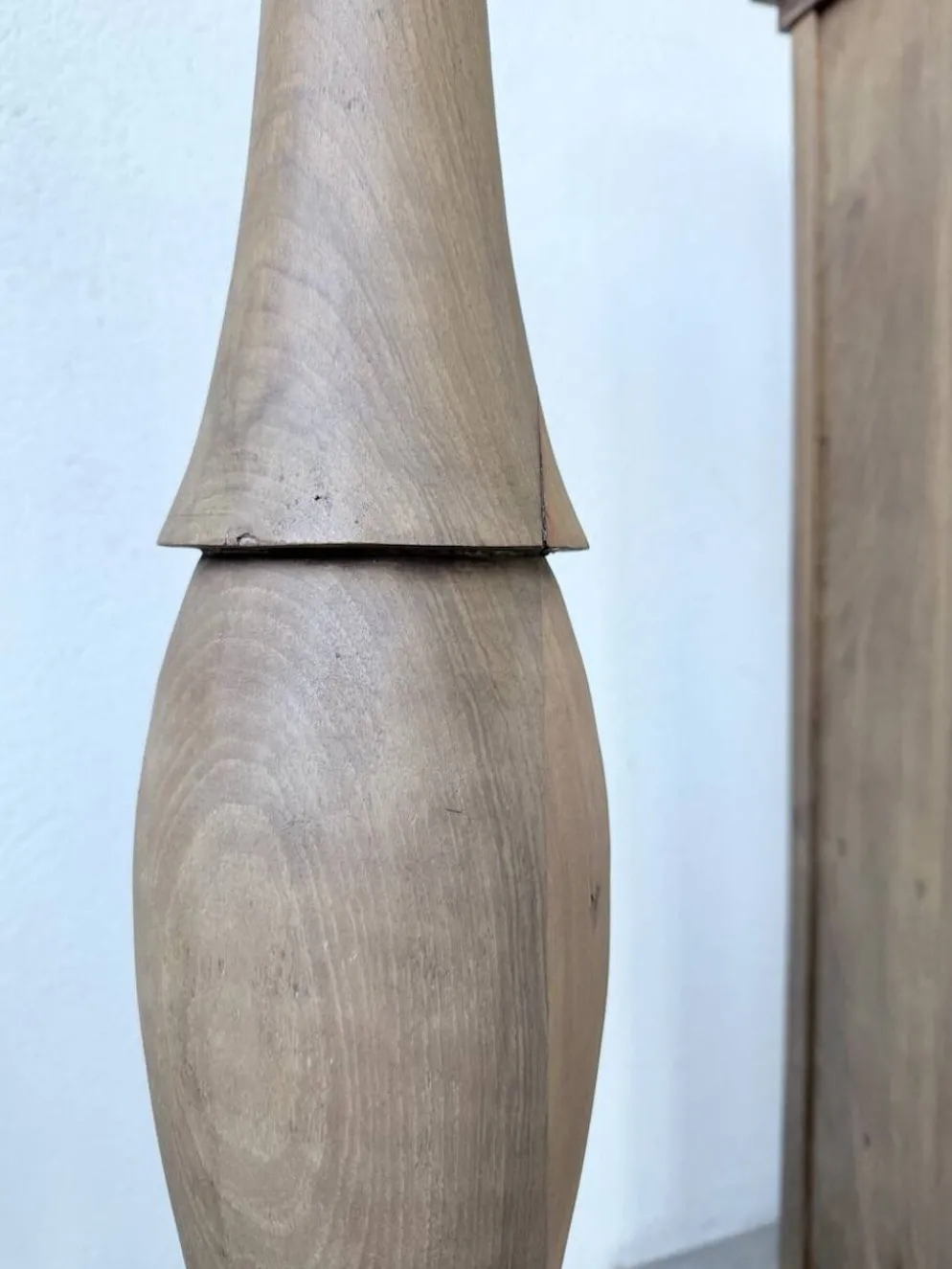 Paire de sellettes colonnes en bois 1950