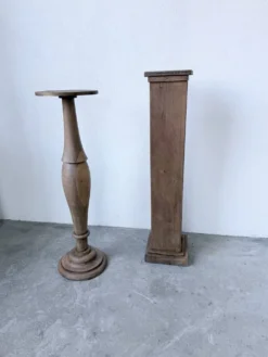 Paire de sellettes colonnes en bois 1950