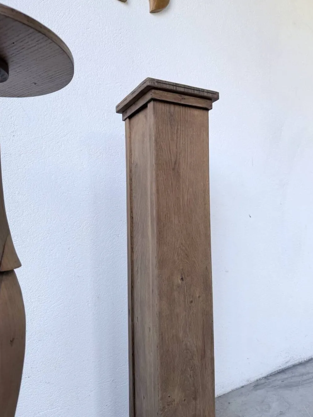 Paire de sellettes colonnes en bois 1950