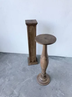 Paire de sellettes colonnes en bois 1950