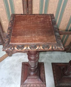 Paire de sellettes style Renaissance en noyer - époque XIXeme
