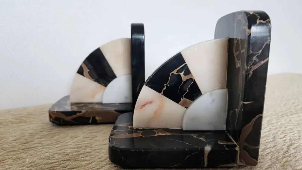 Paire de serre-livres Art Déco en marbre Portor et onyx, années 1930-1950