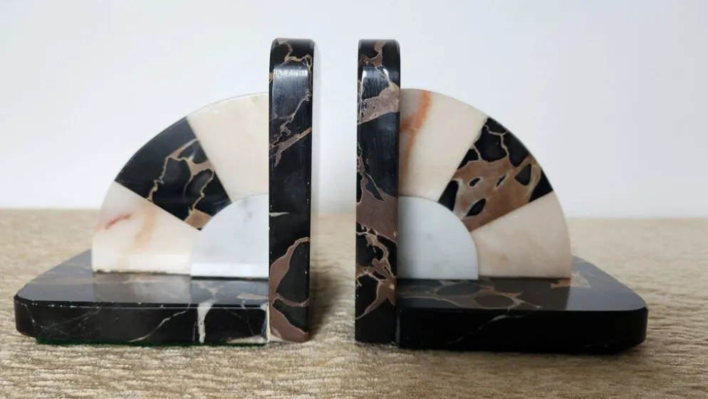 Paire de serre-livres Art Déco en marbre Portor et onyx, années 1930-1950