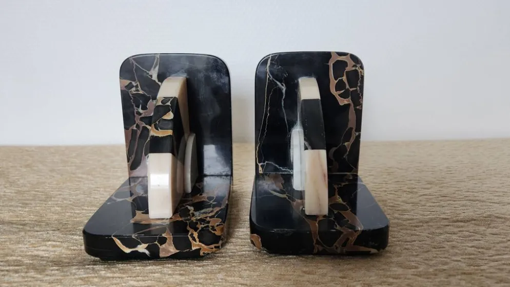 Paire de serre-livres Art Déco en marbre Portor et onyx, années 1930-1950
