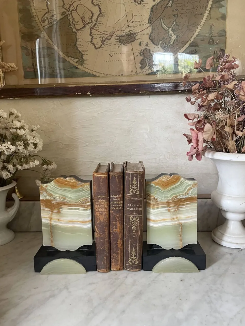 Paire de serre-livres Art déco onyx et marbre