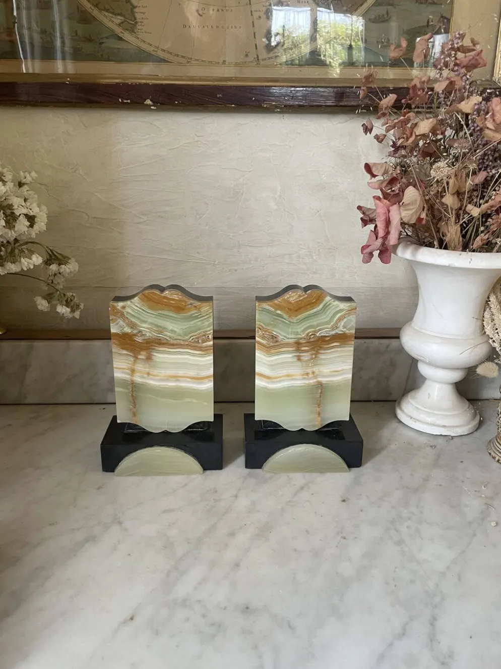 Paire de serre-livres Art déco onyx et marbre
