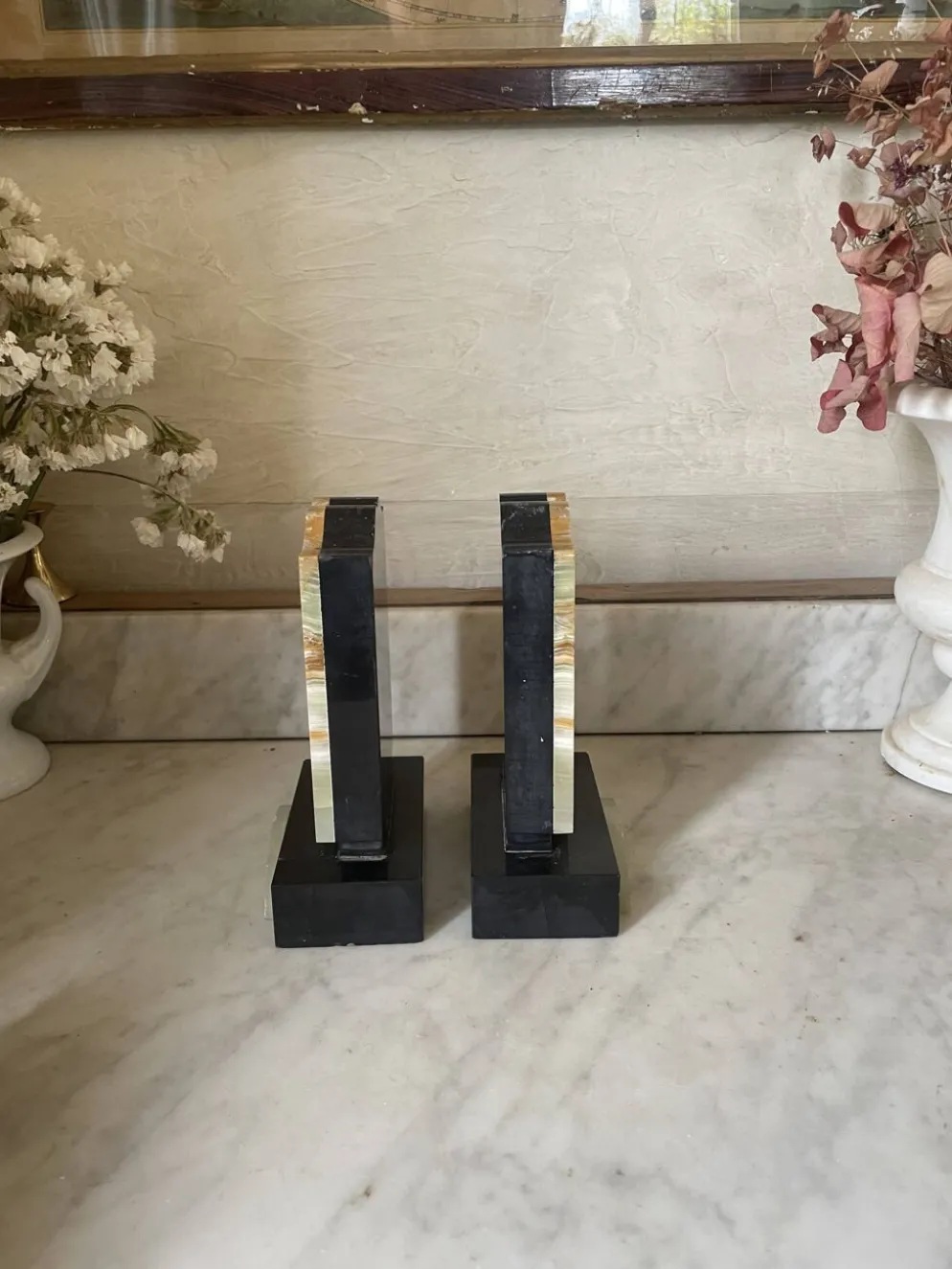 Paire de serre-livres Art déco onyx et marbre