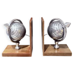Paire de serre-livres Atlas Globe du 20ème siècle en métal et bois, supports décoratifs pour livres.